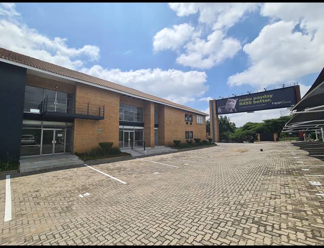 2,344M² OFFICE TO LET IN VORNA VALLEY